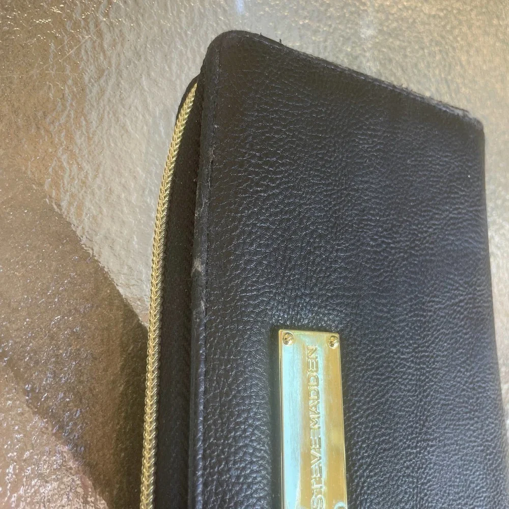 Steve Madden Black Leather Full Size Zip-Around  Wallet